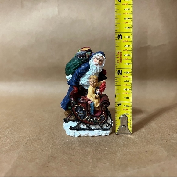 Pipka | Starlight Santa Handcrafted Father Christmas Figurine Mini Collection - Picture 2 of 7